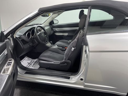 Used 2010 Chrysler Sebring Touring image 9