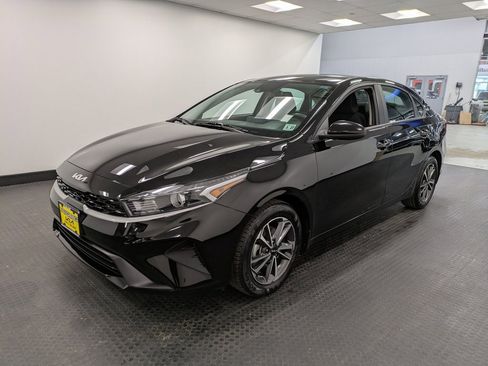 Certified 2022 Kia Forte LXS image 1