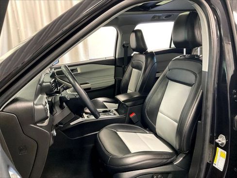 Used 2023 Ford Explorer XLT w/ Equipment Group 202A AWD/4WD image 10