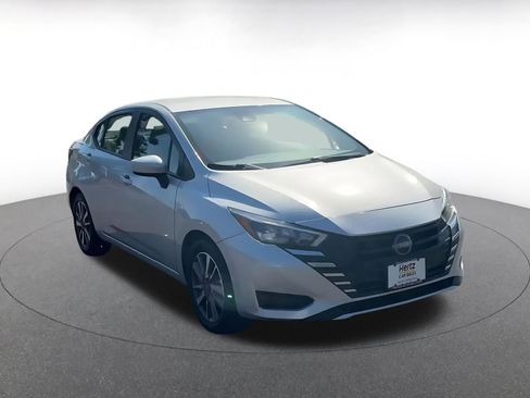 Used 2025 Nissan Versa SV image 3
