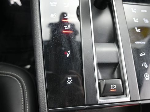 Used 2024 Porsche Macan Turbo AWD/4WD image 30