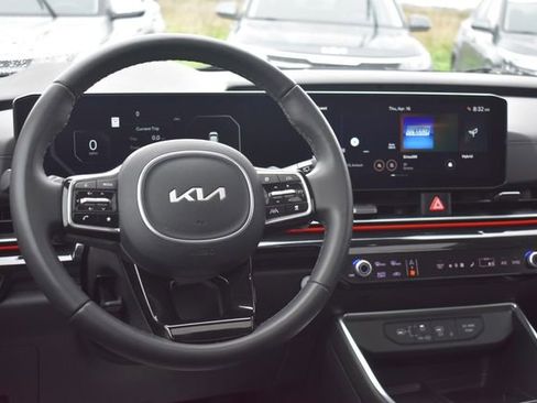 Used 2025 Kia Carnival SX Prestige image 23