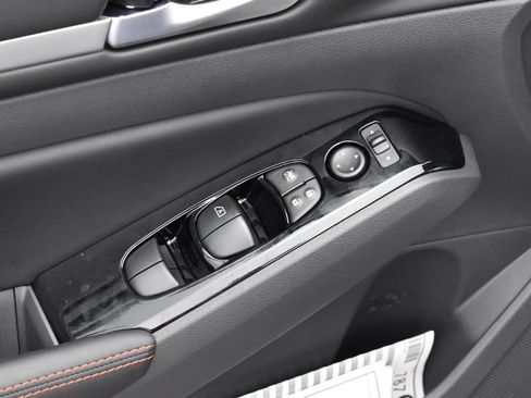 New 2025 Nissan Altima 2.5 SR image 12