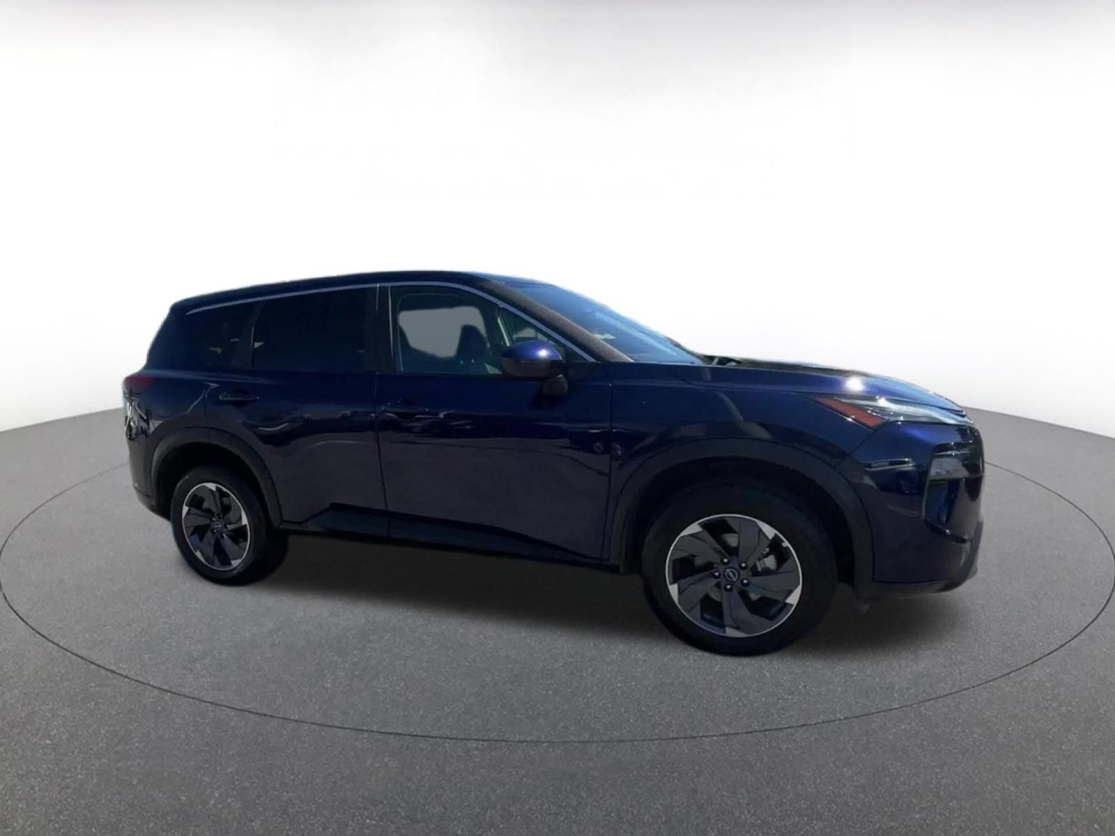 Used 2025 Nissan Rogue SV FWD image 2