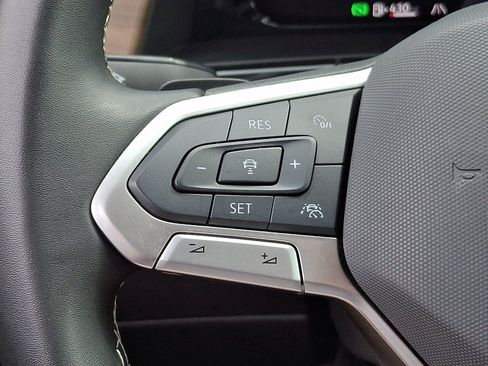 Used 2025 Volkswagen Atlas SE FWD image 20
