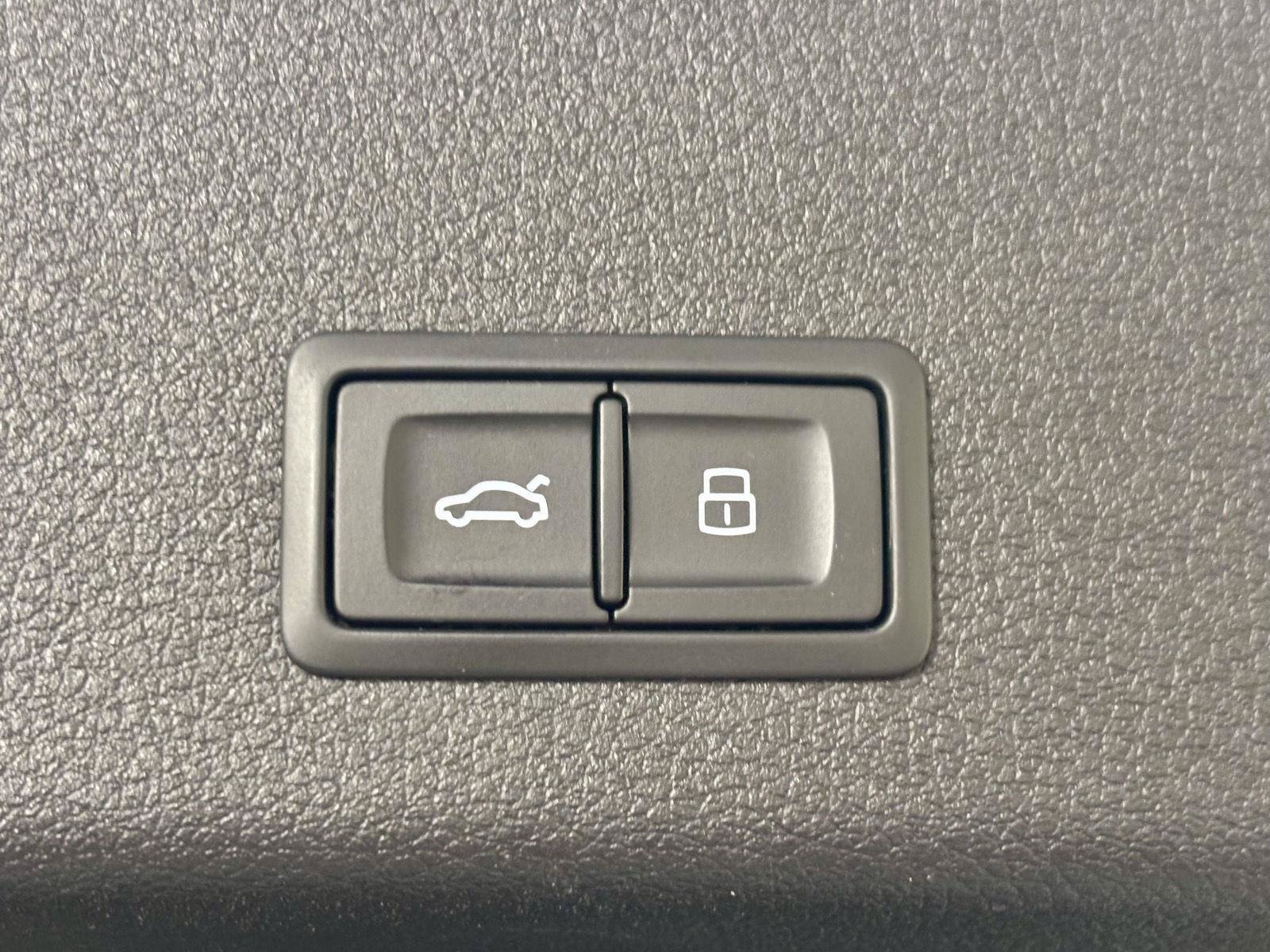 Used 2024 Audi Q8 e-tron Premium AWD/4WD image 44
