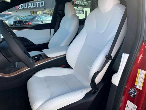 Used 2024 Tesla Model X image 2