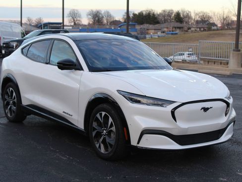 Used 2023 Ford Mustang Mach-E Premium image 9