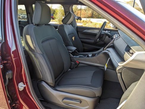 New 2025 Jeep Grand Cherokee Laredo image 42