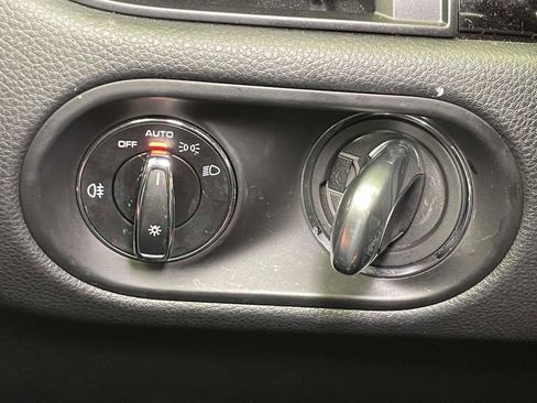 Certified 2023 Porsche Macan Base image 43