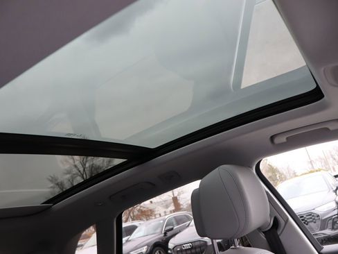 Used 2022 Audi Q5 2.0T Premium Plus w/ Premium Plus Package image 15