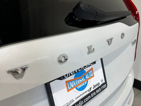 Used 2022 Volvo XC90 T5 Momentum image 36