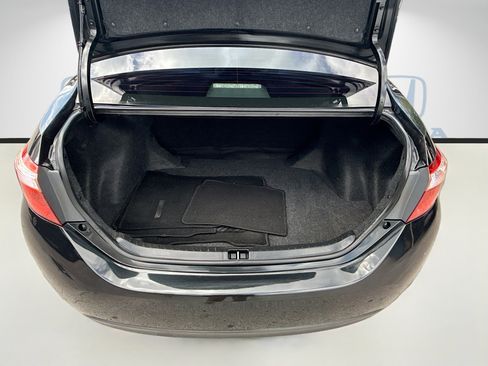 Used 2018 Toyota Corolla LE FWD image 25