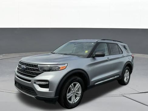 Used 2024 Ford Explorer XLT w/ Equipment Group 202A AWD/4WD image 9