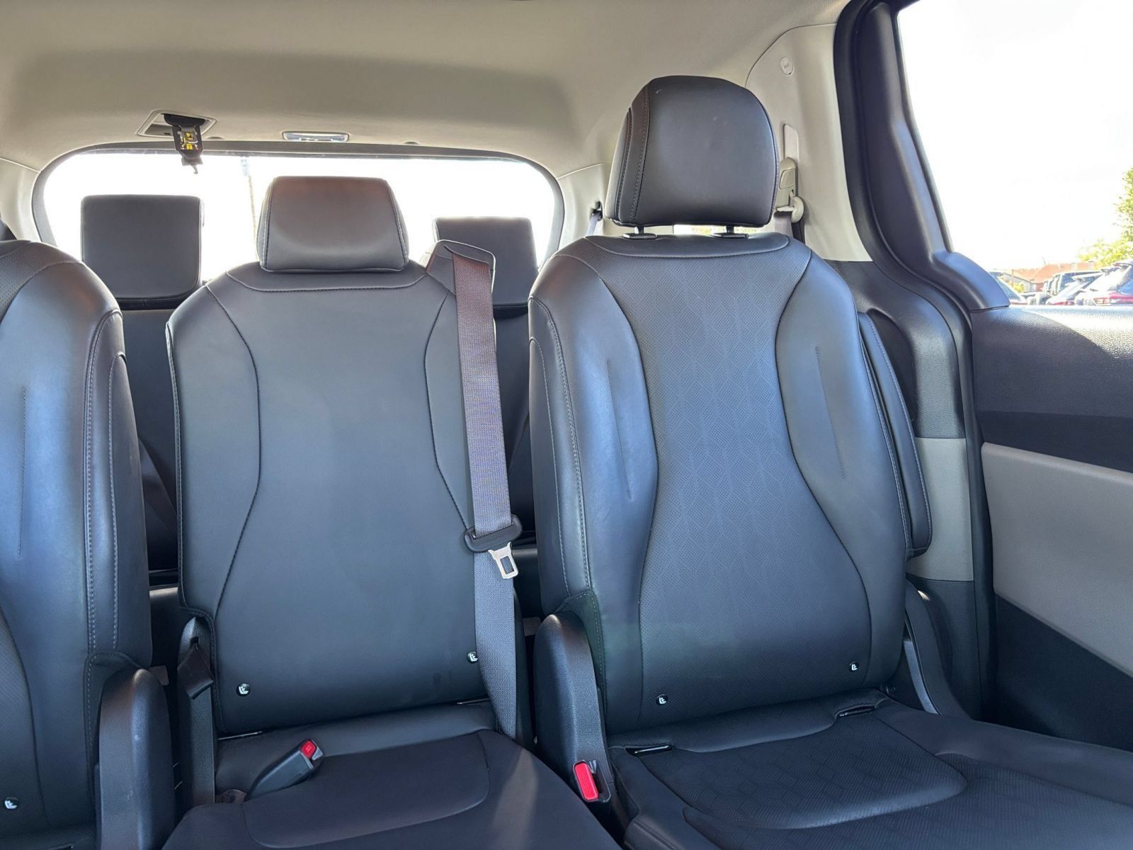 Used 2026 Kia Carnival FWD image 39