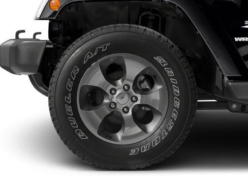 Used 2018 Jeep Wrangler Sahara w/ Connectivity Group AWD/4WD image 14