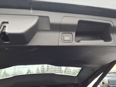 Certified 2023 GMC Acadia SLT image 14