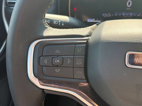 Used 2023 Jeep Wagoneer L 4WD w/ Premium Group I image 23