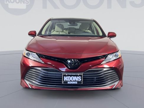 Used 2020 Toyota Camry XLE w/ Navigation Package FWD image 11