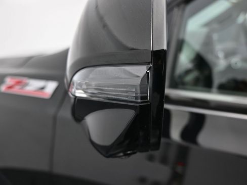 Used 2023 Chevrolet Suburban Z71 w/ Luxury Package image 46