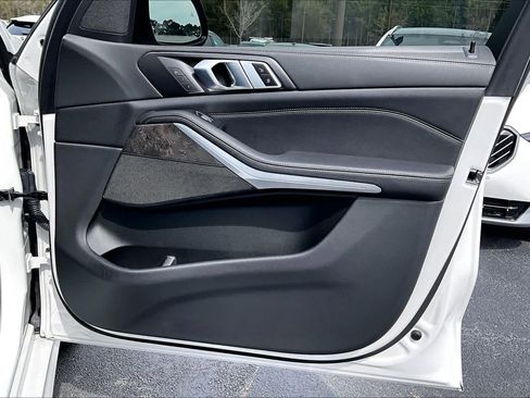 Certified 2024 BMW X7 xDrive40i w/ M Sport Package image 23