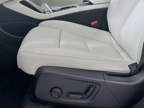 New 2026 Volvo XC40 B5 Plus w/ Protection Package Premier image 17