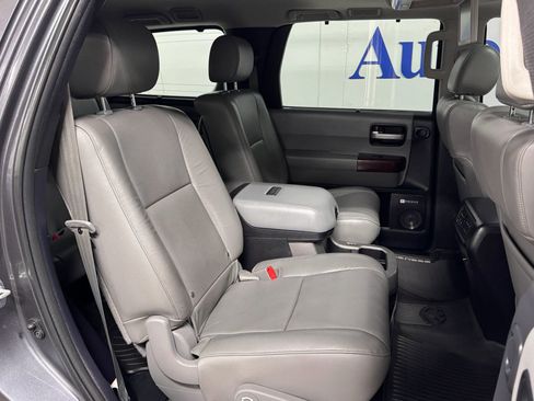 Used 2016 Toyota Sequoia Platinum image 17