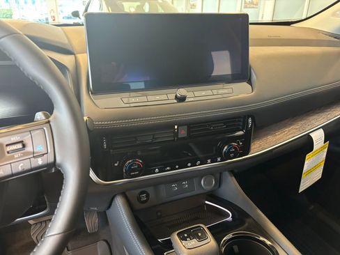 New 2026 Nissan Rogue Platinum image 17