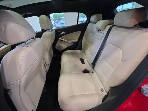 Used 2019 Mercedes-Benz GLA 250 4MATIC image 32