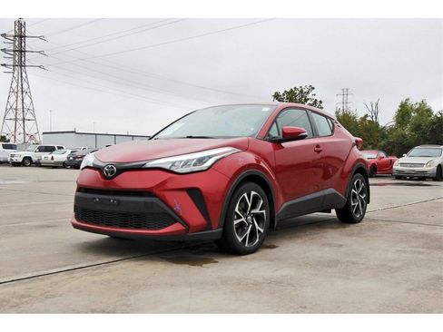 Used 2021 Toyota C-HR XLE image 2