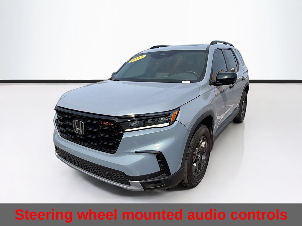 Used 2025 Honda Pilot TrailSport image 5