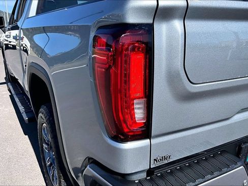 Used 2024 GMC Sierra 1500 AT4 w/ Technology Package AWD/4WD image 31