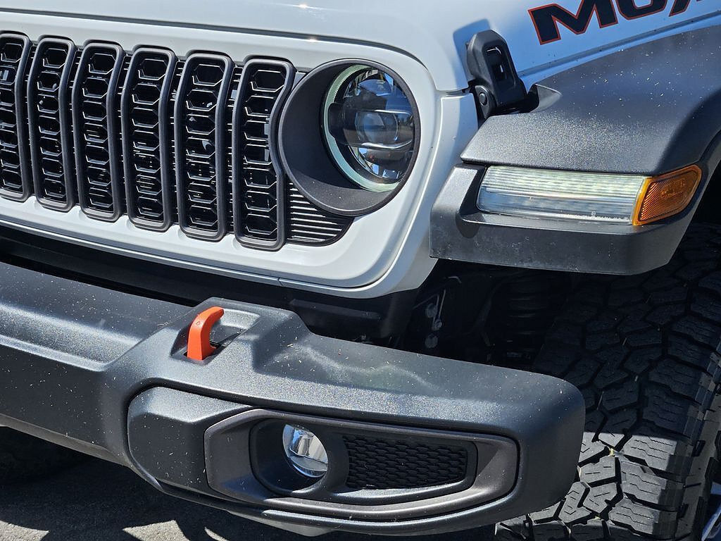 Used 2024 Jeep Gladiator Mojave w/ Safety Group AWD/4WD image 5
