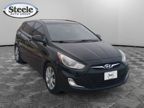 Used 2012 Hyundai Accent SE FWD image 3