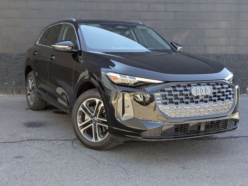 Certified 2025 Audi Q5 Premium Plus w/ Premium Plus image 3