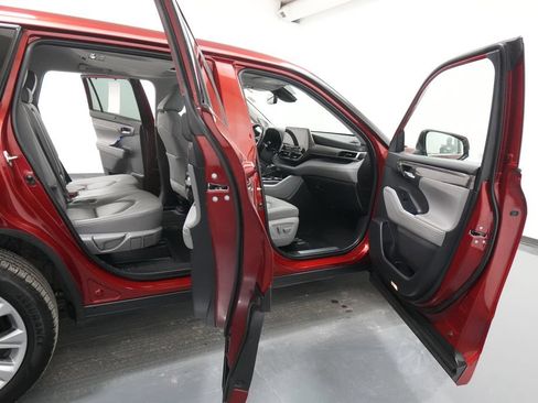 Used 2020 Toyota Highlander Limited AWD/4WD image 32