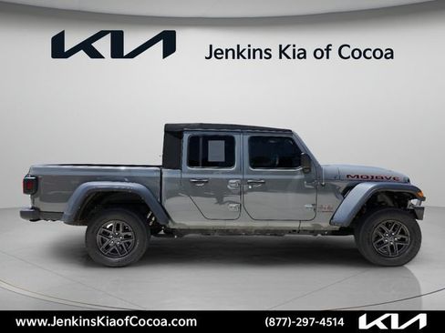 Used 2021 Jeep Gladiator Mojave AWD/4WD image 2