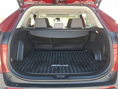Used 2021 Toyota RAV4 XLE image 28