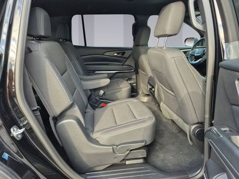 Used 2026 Chevrolet Traverse LT w/ Enhanced Driving Package AWD/4WD image 18