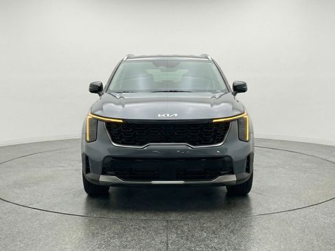 Used 2024 Kia Sorento S image 2