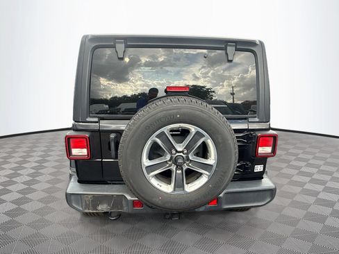 Used 2022 Jeep Wrangler Unlimited Sahara w/ Cold Weather Group AWD/4WD image 7