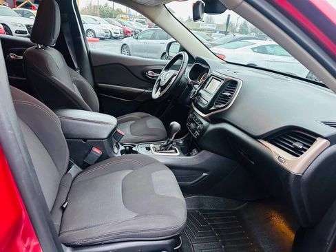 Used 2016 Jeep Cherokee Latitude w/ Cold Weather Group image 17