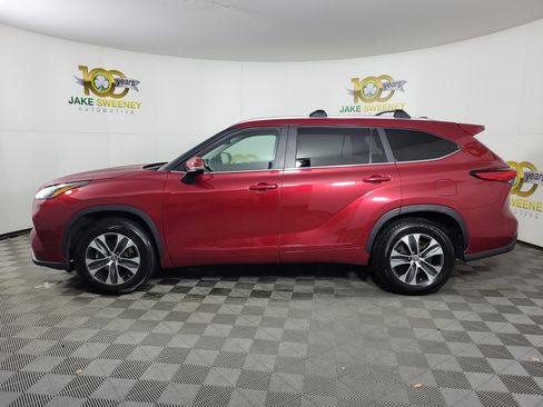 Used 2023 Toyota Highlander XLE image 4