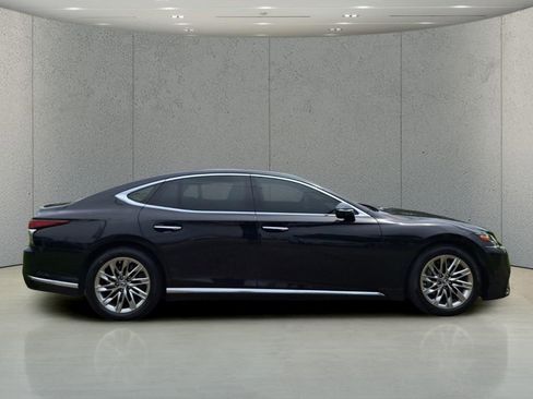 Used 2019 Lexus LS 500 w/ Accessory Package (Z2) RWD image 6