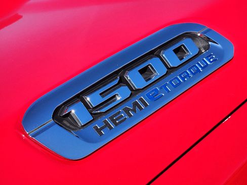 Used 2024 RAM 1500 Laramie image 12