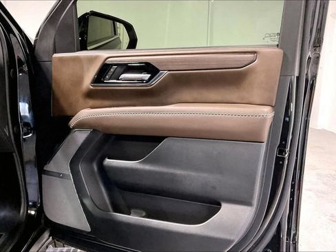 Used 2025 GMC Yukon Denali Ultimate AWD/4WD image 23