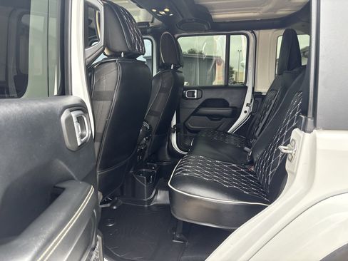 Used 2019 Jeep Wrangler Unlimited Sahara w/ Safety Group image 7