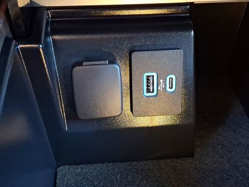 Certified 2022 Ford Explorer XLT w/ Class IV Trailer Tow Package image 23