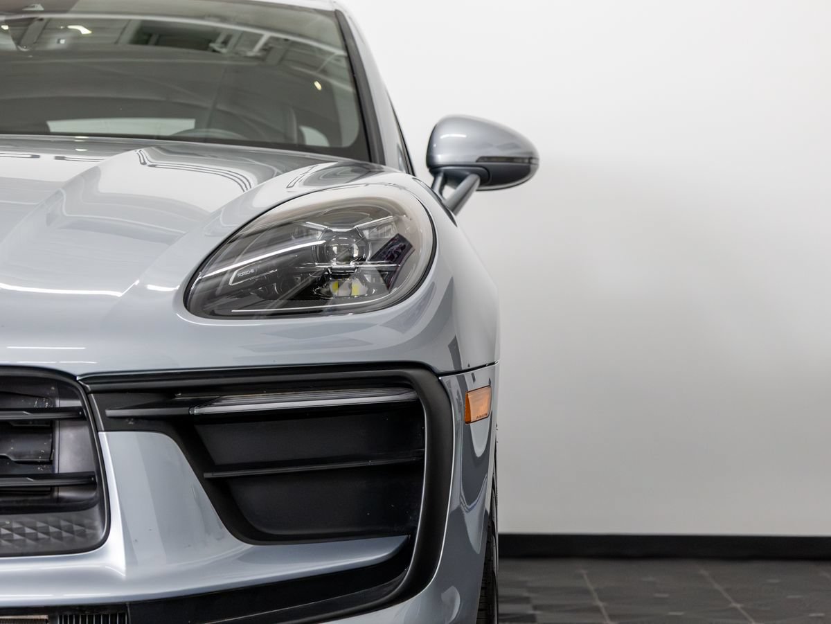 Certified 2026 Porsche Macan AWD/4WD image 9