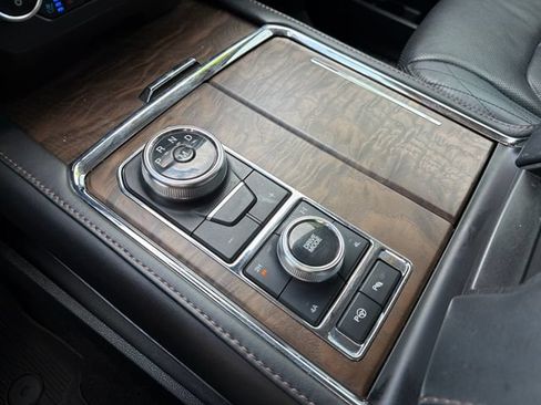 Used 2020 Ford Expedition Platinum AWD/4WD image 16